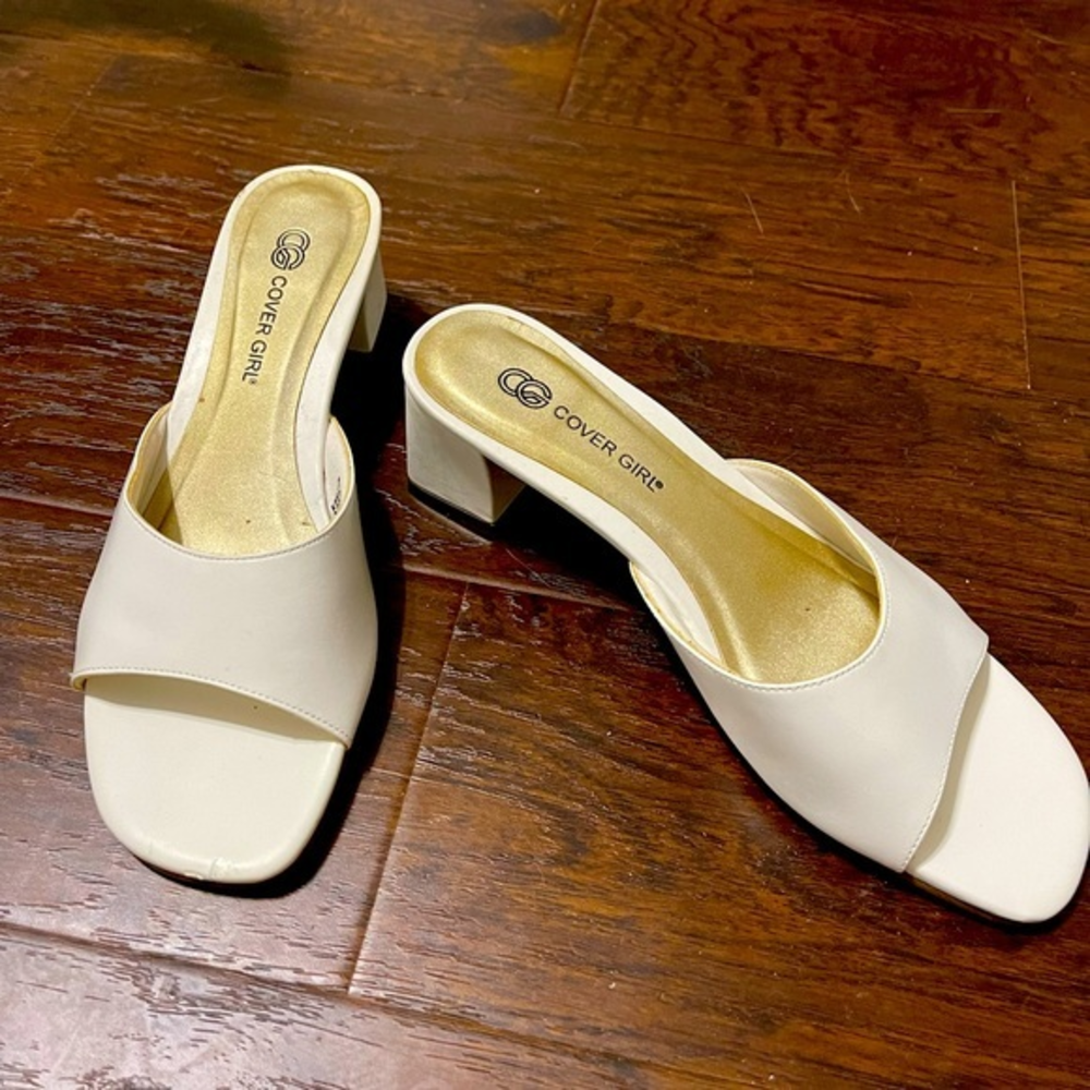 Cover Girl White Block Heels Y2K‎